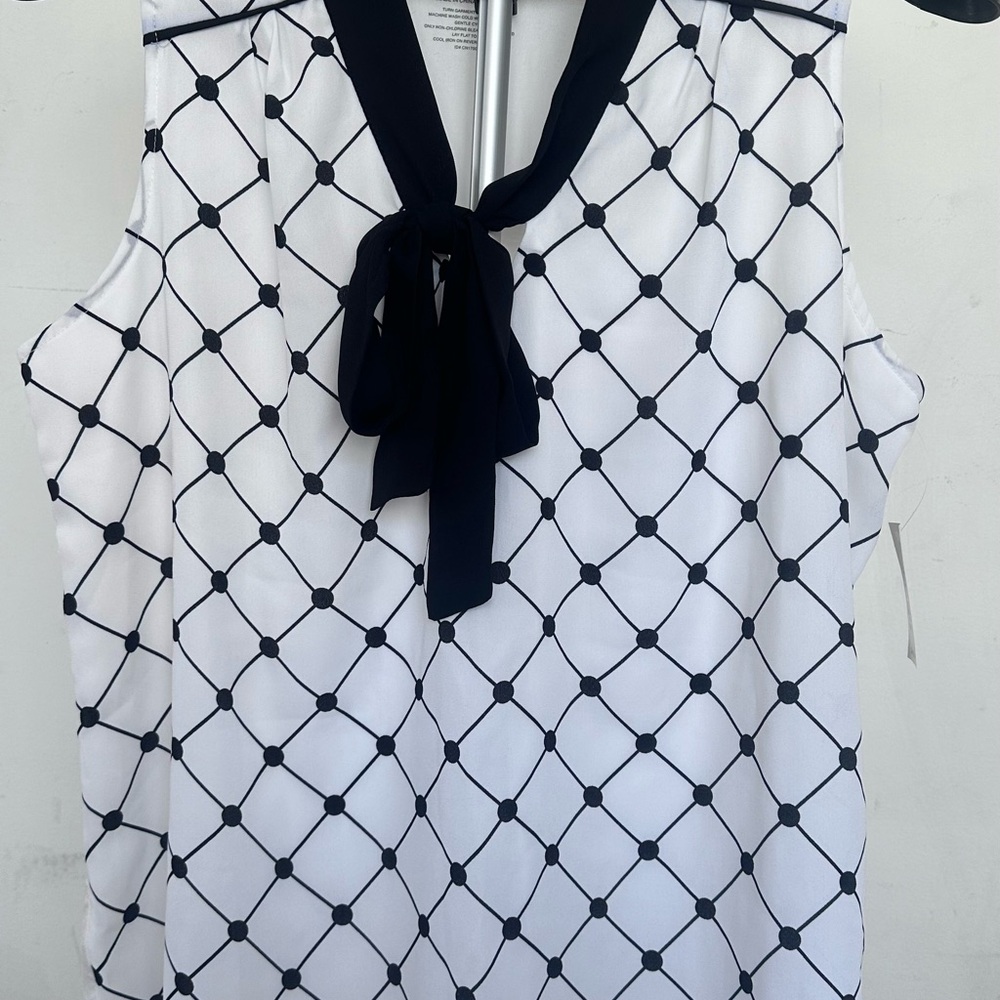 New York & Company Black and White Sleeveless Tie Front Blouse NWT